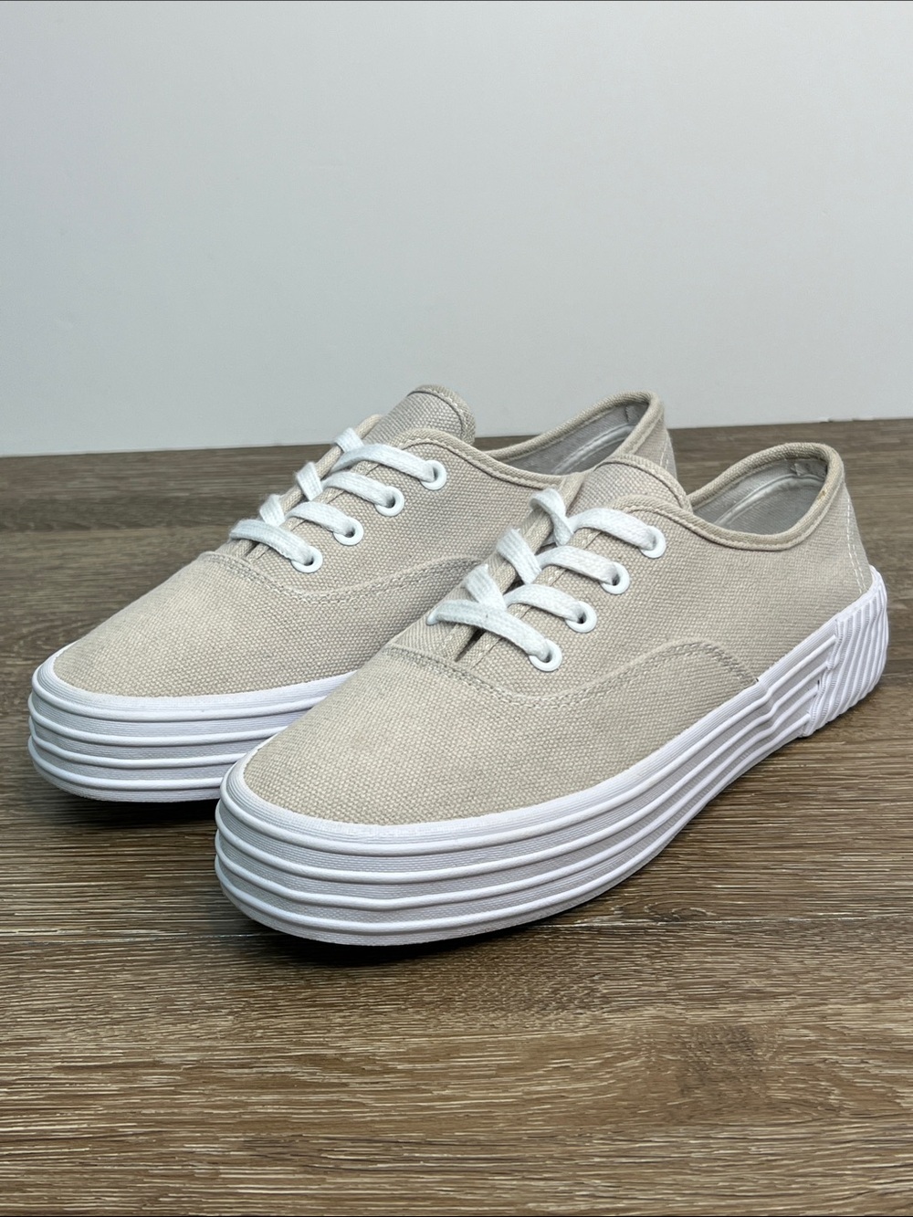 Tommy Bahama Platform Canvas Sneakers Beige Lace Up Shoes Women’s 8